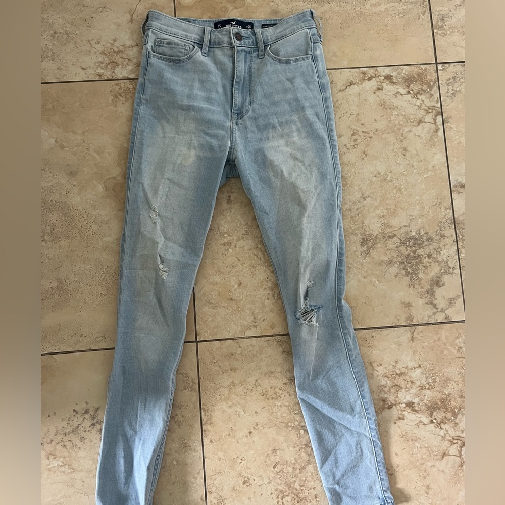 Hollister high rise light wash skinny jeans rips on knee